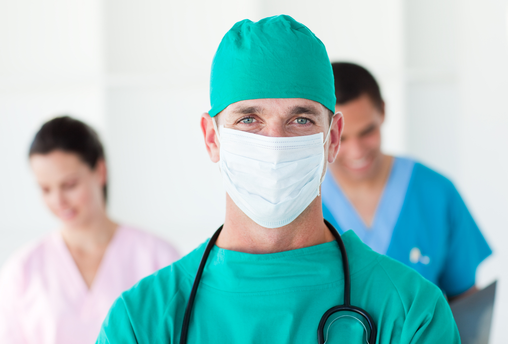 Portrait-of-a-surgeon-wearing-a-surgical-mask-in-a-hospital