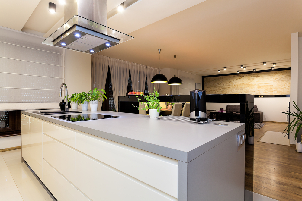Urban-apartment-White-furniture-in-a-modern-kitchen