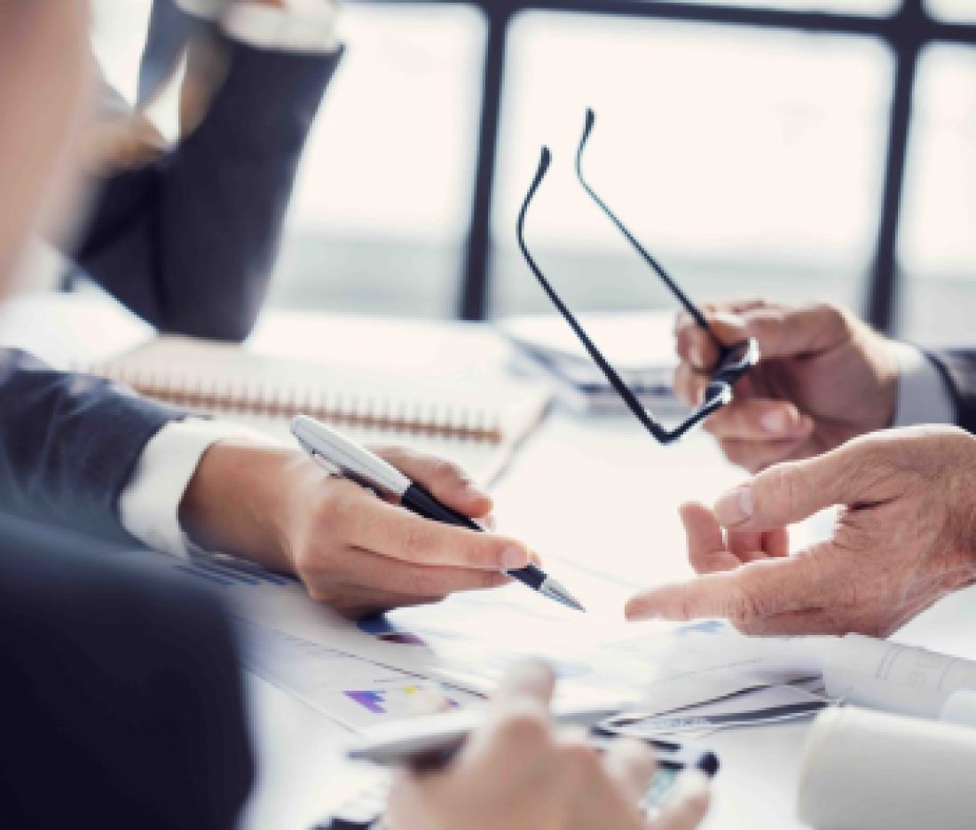Business people discussion advisor working concept