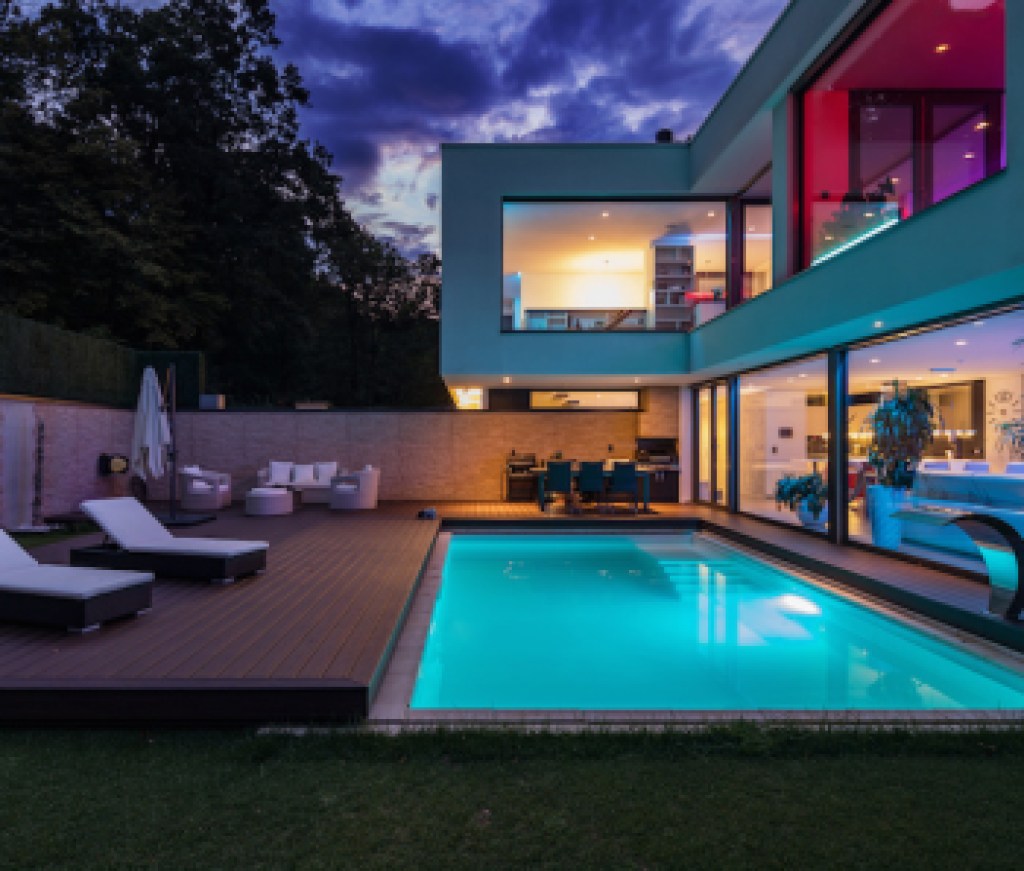 luxury market homes