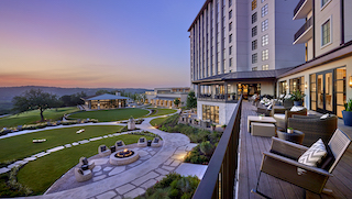 ausrst-omni-barton-creek-resort-jim-bobs-terrace-exteiror-view